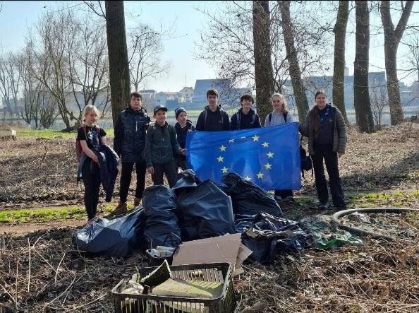 Sázení topolu, sběr odpadu a přednáška o lužním biotopu – Písečný ostrov – foto 1 z 5
